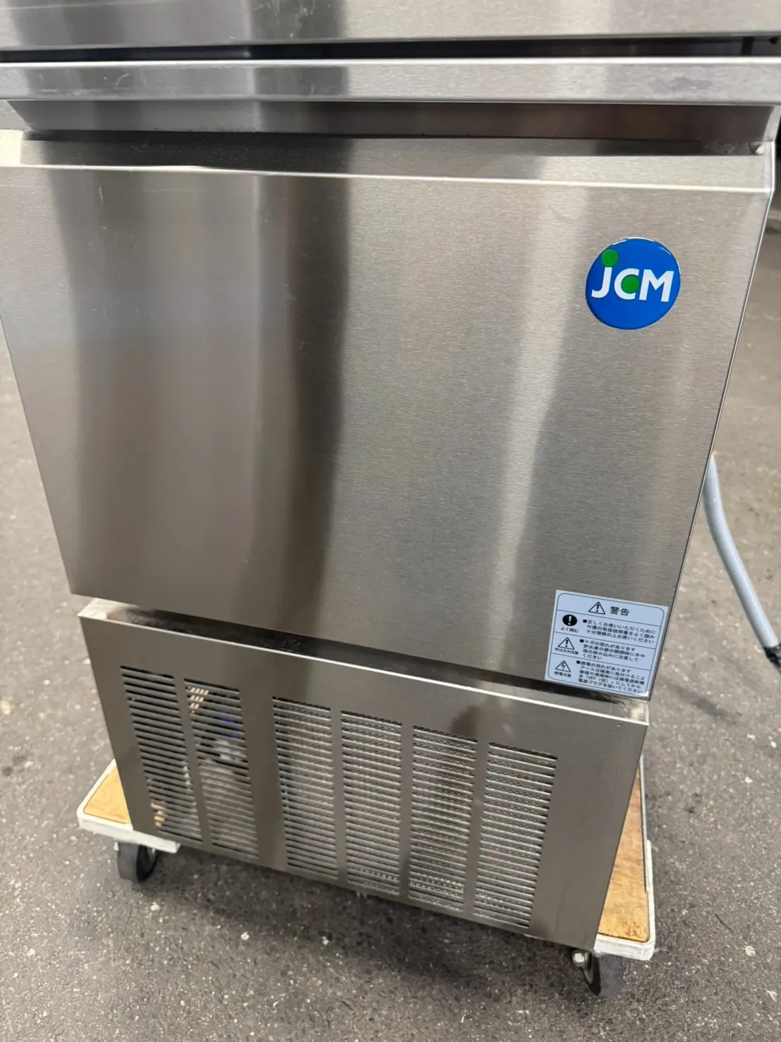 (株)ジェーシーエム 全自動業務用製氷機